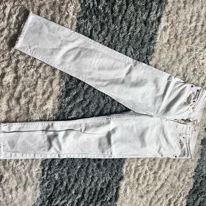 Levi’s wedgie straight white jeans